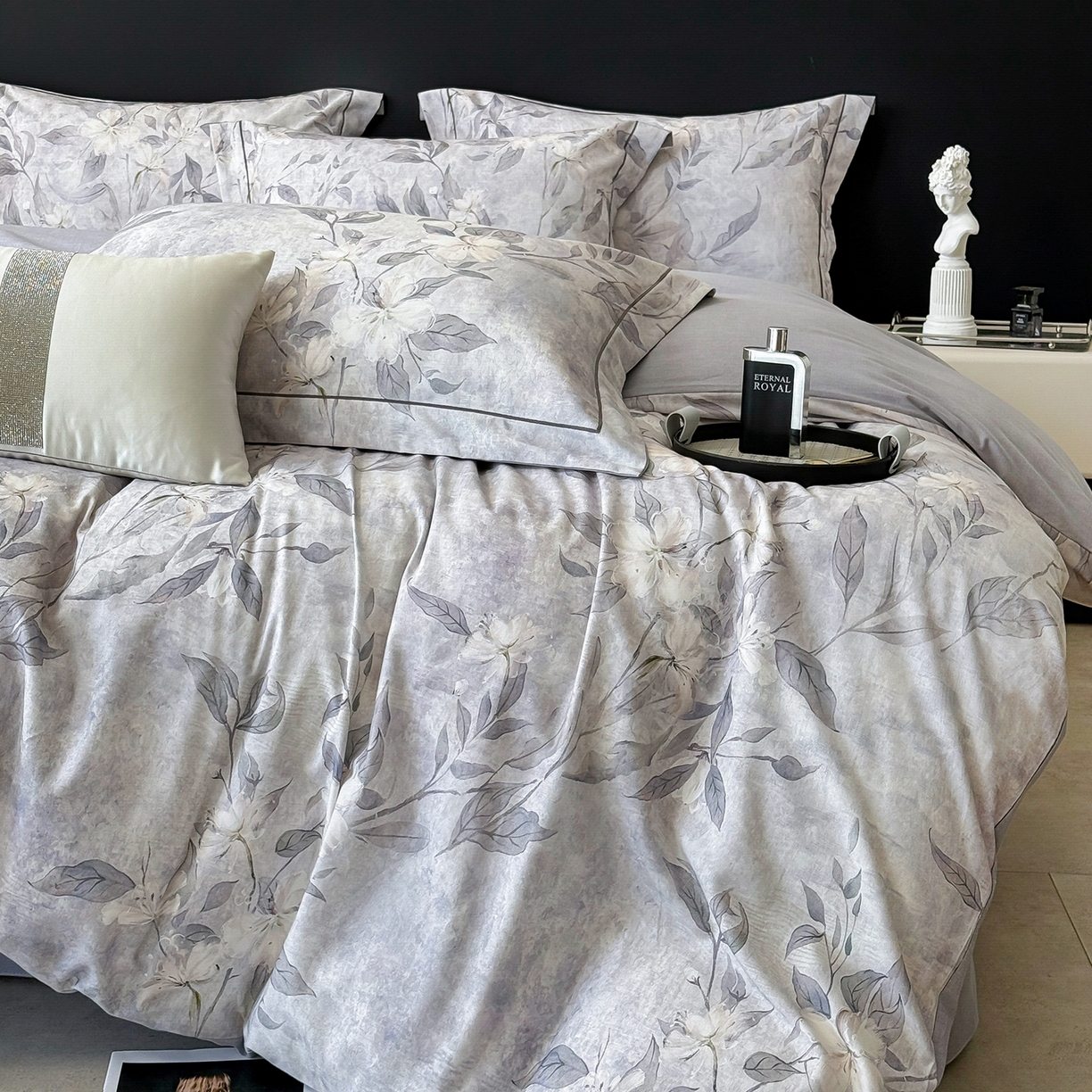 91家纺网 家纺一手货源 找家纺 清雅福2025新款A类全棉磨毛数码印花四件套 琼枝·灰