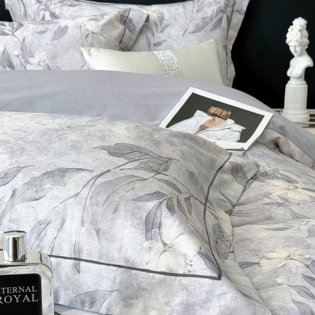 91家纺网 家纺一手货源 找家纺 清雅福2025新款A类全棉磨毛数码印花四件套 琼枝·灰