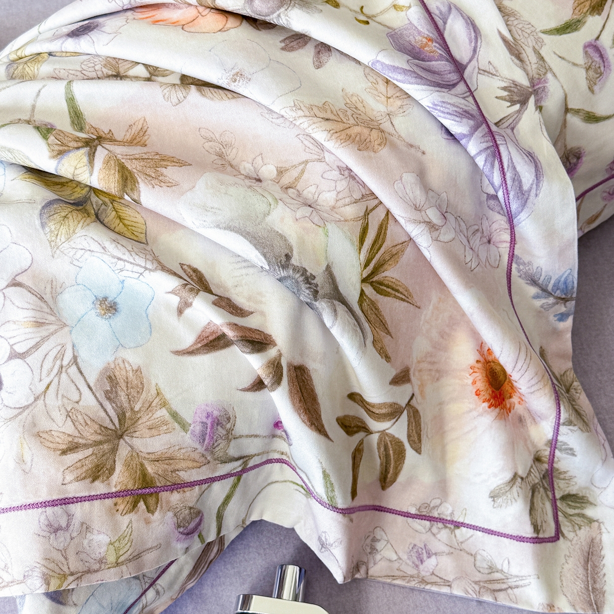 91家纺网 家纺一手货源 找家纺 清雅福2025新款A类全棉磨毛数码印花四件套 热恋花季·灰