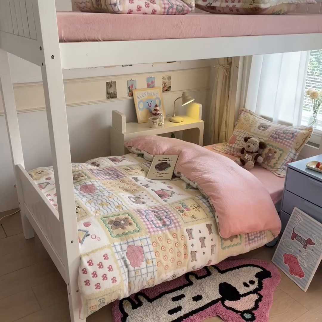 91家纺网 家纺一手货源 找家纺 川悦生活 2025新款立体雪花绒印花四件套学生床系列一场景二 嘎嘎小熊