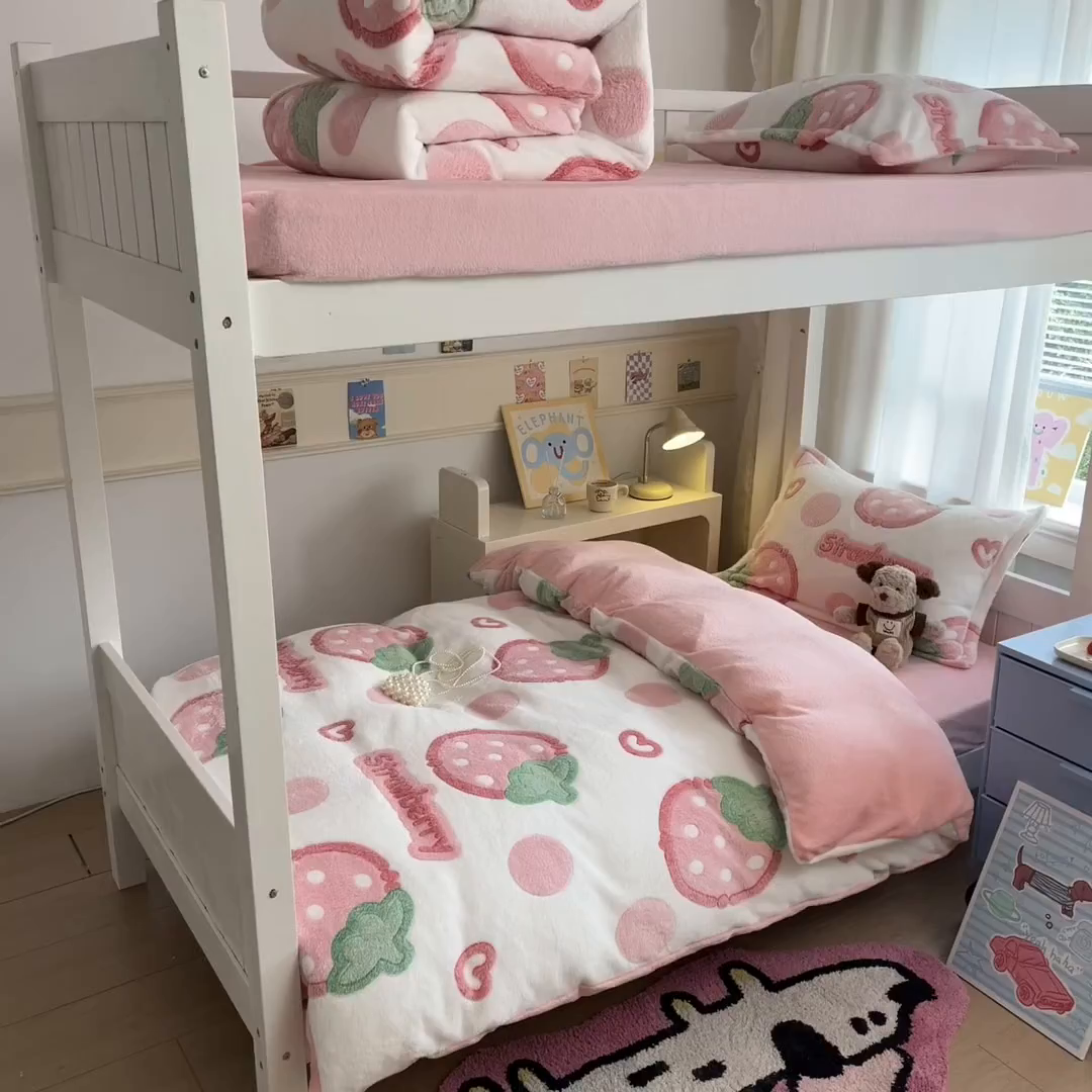 91家纺网 家纺一手货源 找家纺 川悦生活 2025新款立体雪花绒印花四件套学生床系列一场景二 啵啵草莓