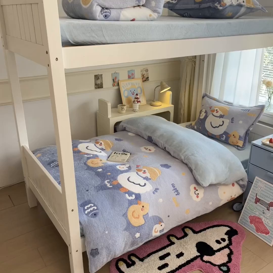 91家纺网 家纺一手货源 找家纺 川悦生活 2025新款立体雪花绒印花四件套学生床系列一场景二 哒哒鸭丫