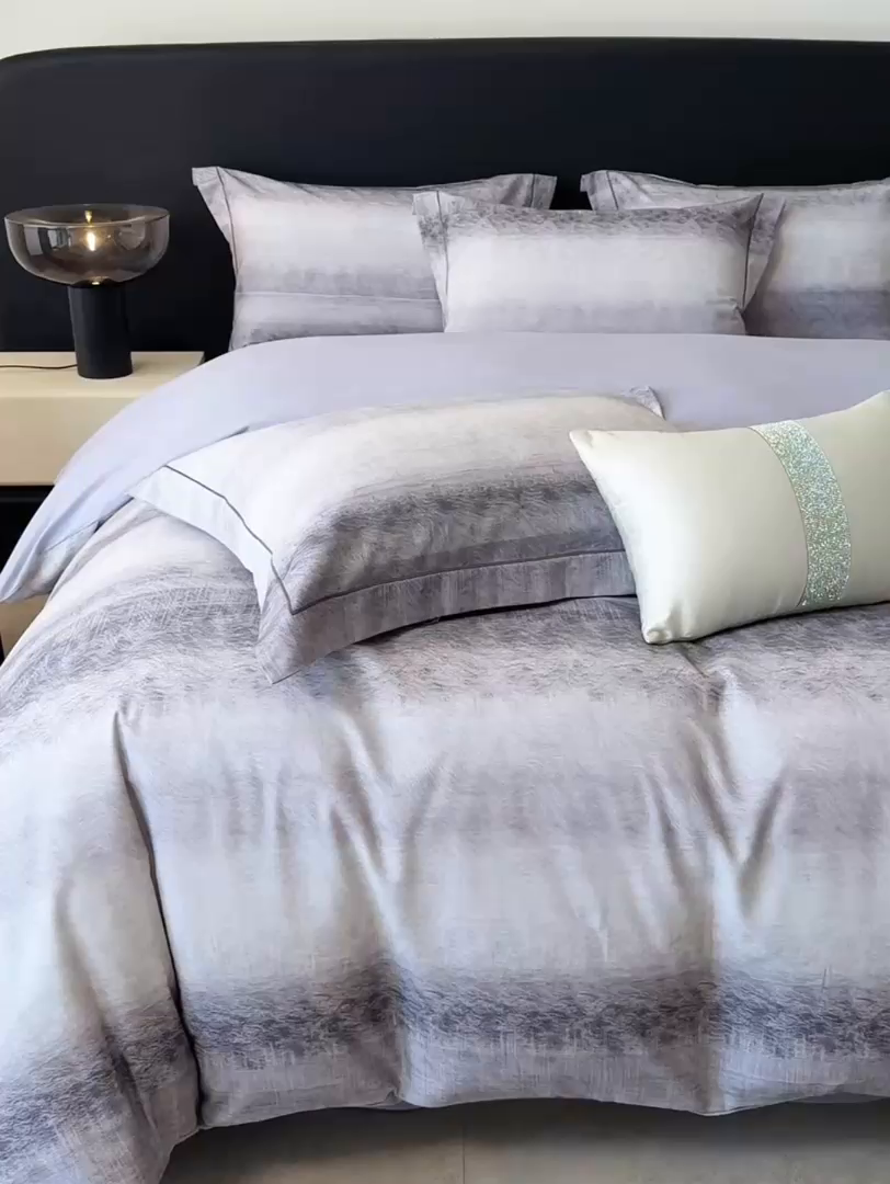 91家纺网 家纺一手货源 找家纺 清雅福2025新款A类全棉磨毛数码印花四件套 苏菲庄园·灰