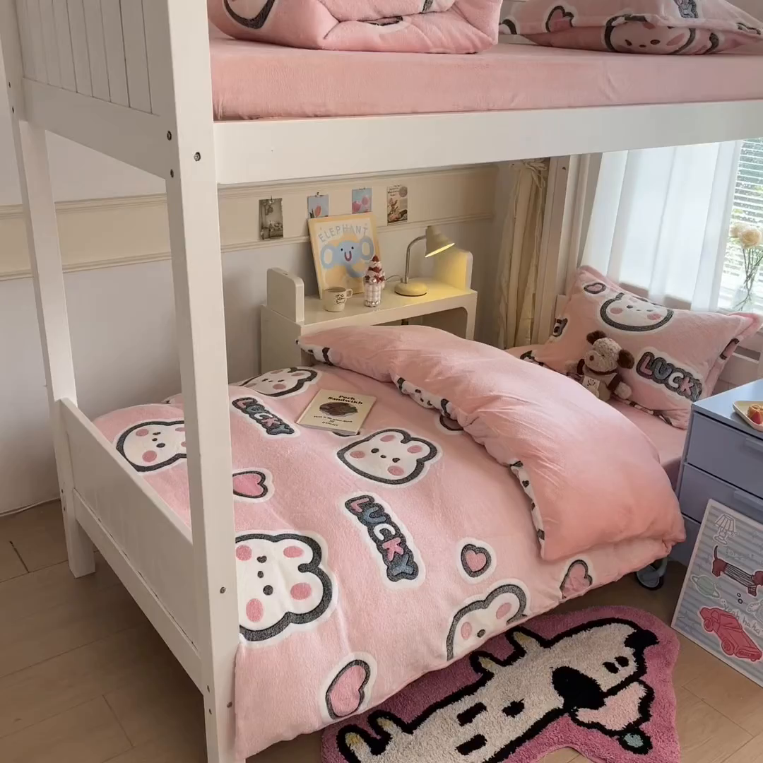 91家纺网 家纺一手货源 找家纺 川悦生活 2025新款立体雪花绒印花四件套学生床系列一场景二 爱米兔