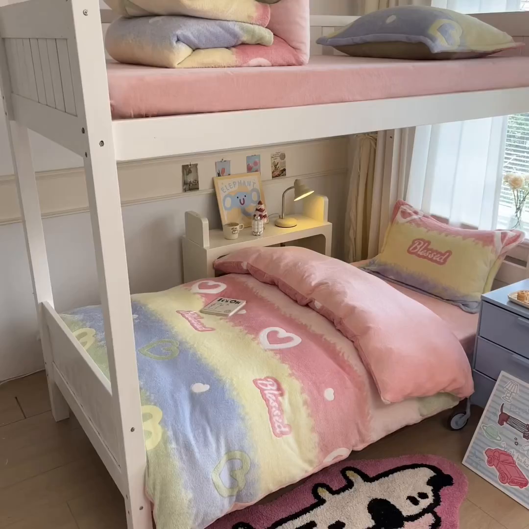 91家纺网 家纺一手货源 找家纺 川悦生活 2025新款立体雪花绒印花四件套学生床系列一场景二 彩虹爱语粉