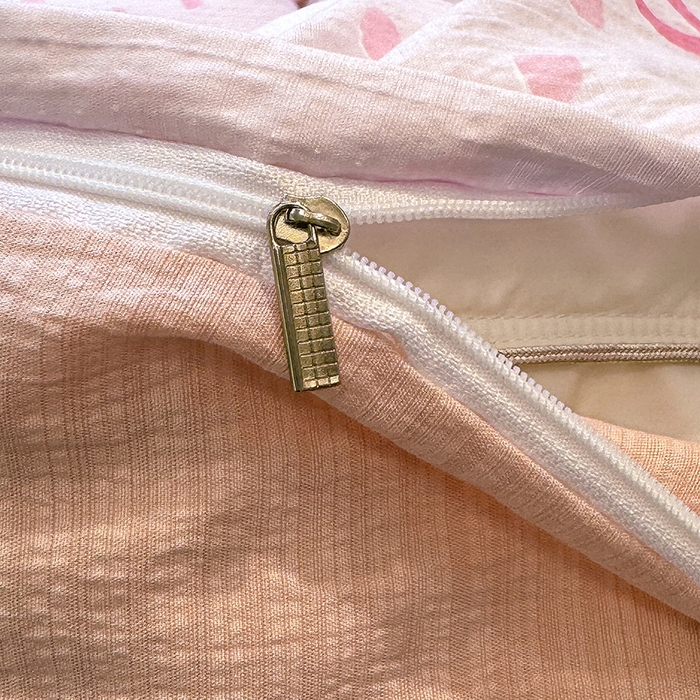 91家纺网 家纺一手货源 找家纺 颜选 2025春夏新款双层纱印花四件套 波点蝴蝶