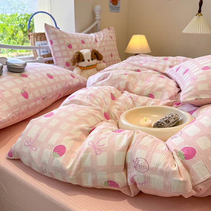 91家纺网 家纺一手货源 找家纺 颜选 2025春夏新款双层纱印花四件套 草莓蝴蝶结