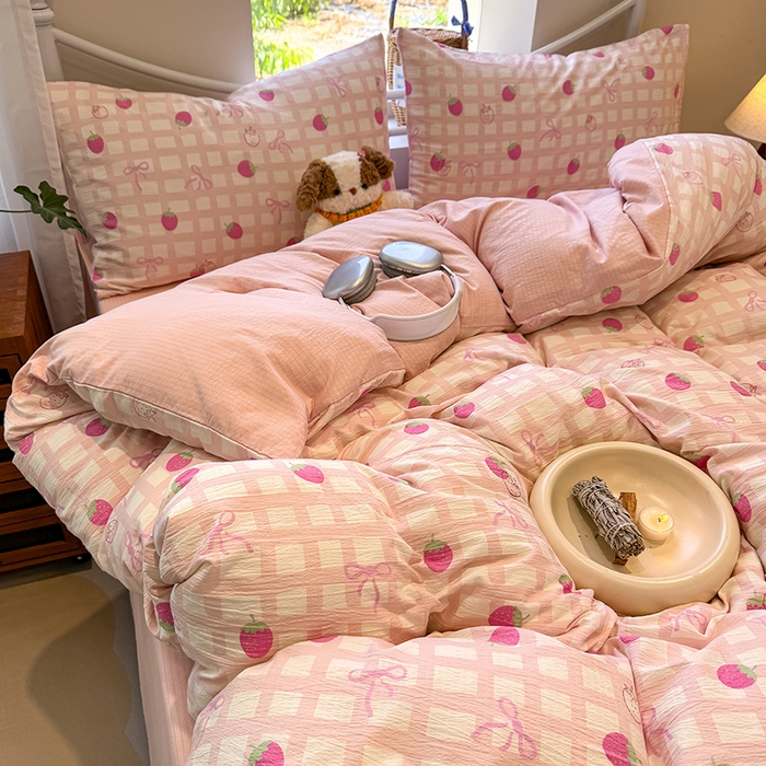 91家纺网 家纺一手货源 找家纺 颜选 2025春夏新款双层纱印花四件套 草莓蝴蝶结