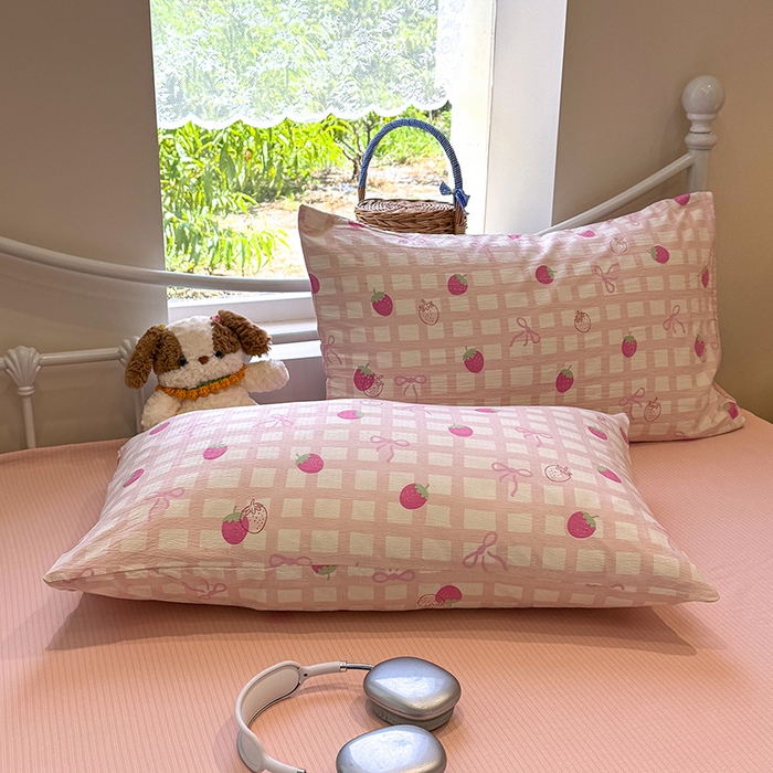 91家纺网 家纺一手货源 找家纺 颜选 2025春夏新款双层纱印花四件套 草莓蝴蝶结