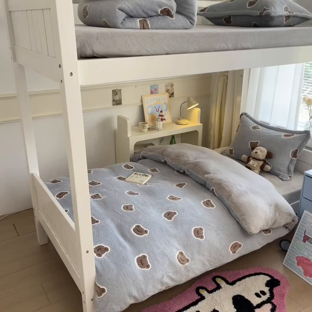 91家纺网 家纺一手货源 找家纺 川悦生活 2025新款立体雪花绒印花四件套学生床系列一场景二 波波熊