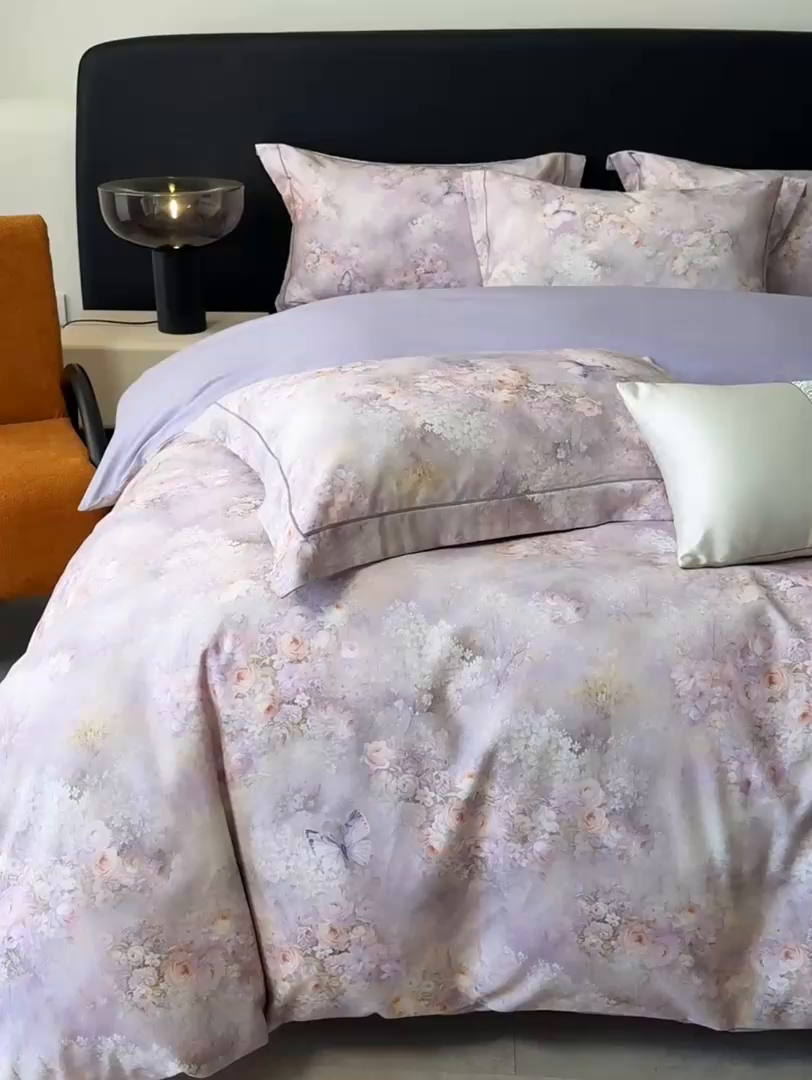 91家纺网 家纺一手货源 找家纺 清雅福2025新款A类全棉磨毛数码印花四件套 雾野花蝶·紫