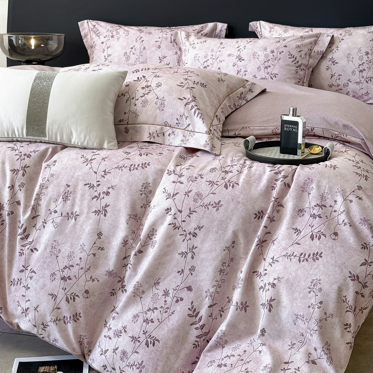 91家纺网 家纺一手货源 找家纺 清雅福2025新款A类全棉磨毛数码印花四件套 织梦·粉紫