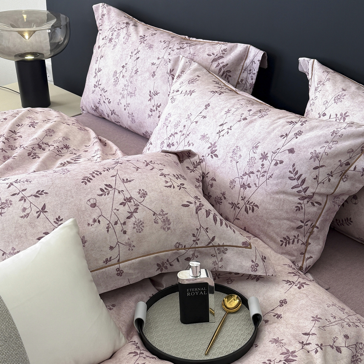 91家纺网 家纺一手货源 找家纺 清雅福2025新款A类全棉磨毛数码印花四件套 织梦·粉紫