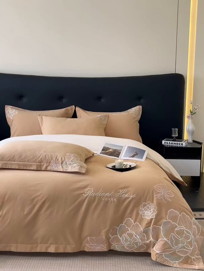 91家纺网 家纺一手货源 找家纺 笙意家纺 2025新款A类全棉磨毛刺绣四件套-秘境系列 秘境-贝卡黄+柔雾米