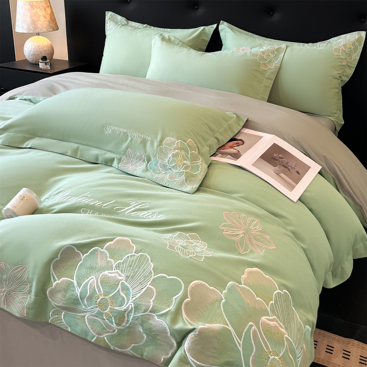 91家纺网 家纺一手货源 找家纺 笙意家纺 2025新款A类全棉磨毛刺绣四件套-秘境系列 秘境-春野绿+陨石灰