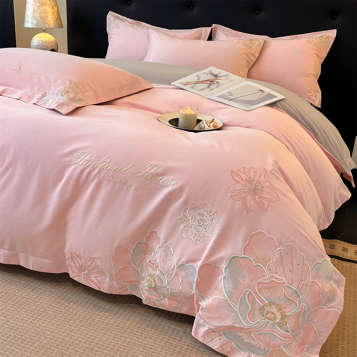 91家纺网 家纺一手货源 找家纺 笙意家纺 2025新款A类全棉磨毛刺绣四件套-秘境系列 秘境-绯粉+陨石灰