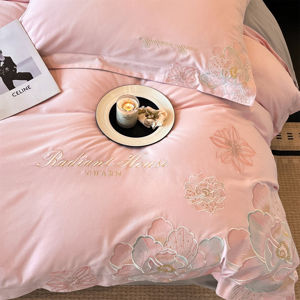 91家纺网 家纺一手货源 找家纺 笙意家纺 2025新款A类全棉磨毛刺绣四件套-秘境系列 秘境-绯粉+陨石灰