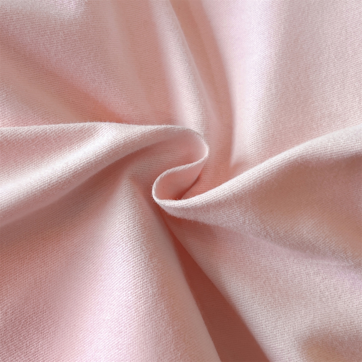 91家纺网 家纺一手货源 找家纺 笙意家纺 2025新款A类全棉磨毛刺绣四件套-秘境系列 秘境-绯粉+陨石灰