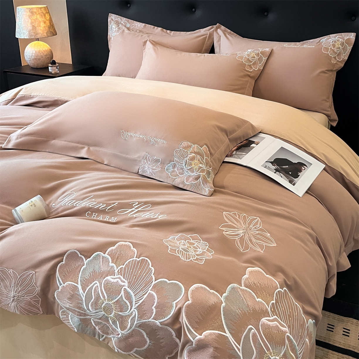 91家纺网 家纺一手货源 找家纺 笙意家纺 2025新款A类全棉磨毛刺绣四件套-秘境系列 秘境-热带棕+沙丘棕