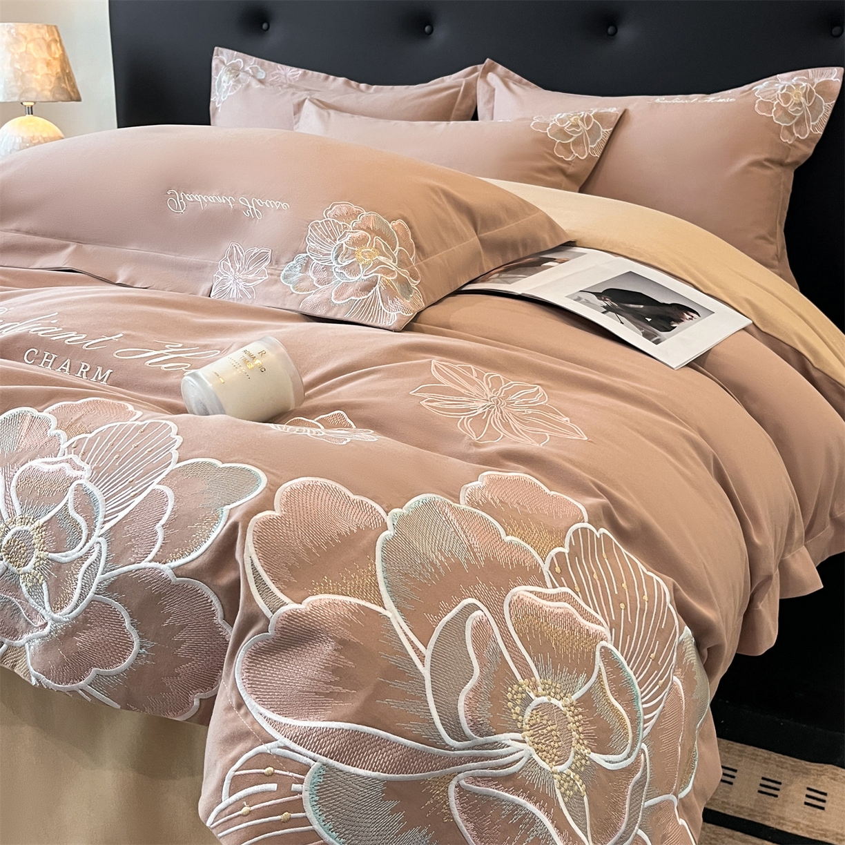 91家纺网 家纺一手货源 找家纺 笙意家纺 2025新款A类全棉磨毛刺绣四件套-秘境系列 秘境-热带棕+沙丘棕