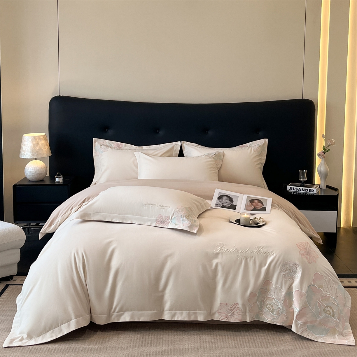 91家纺网 家纺一手货源 找家纺 笙意家纺 2025新款A类全棉磨毛刺绣四件套-秘境系列 秘境-柔雾米+沙丘棕