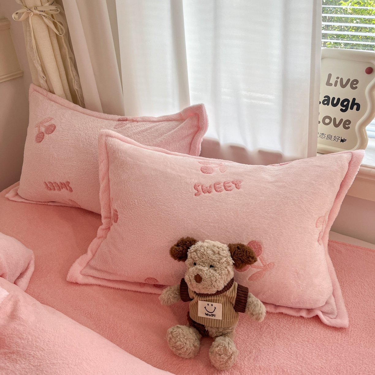 91家纺网 家纺一手货源 找家纺 川悦生活 2025新款立体雪花绒印花大床四件套系列一场景二 ins樱桃