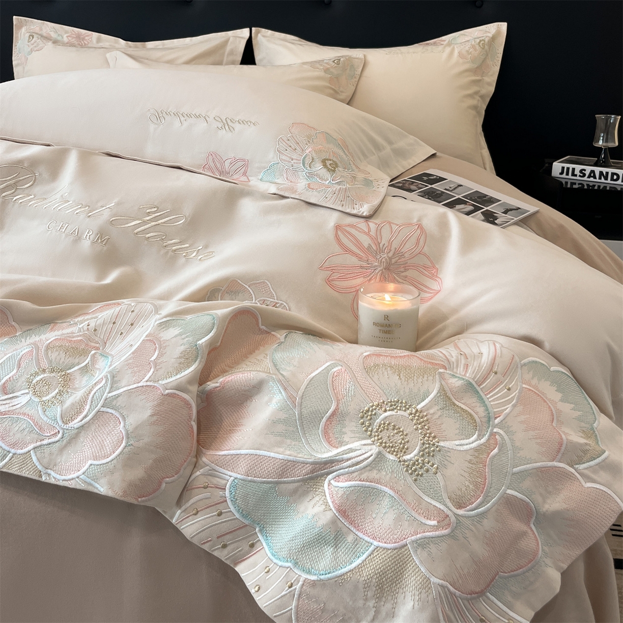 91家纺网 家纺一手货源 找家纺 笙意家纺 2025新款A类全棉磨毛刺绣四件套-秘境系列 秘境-柔雾米+沙丘棕