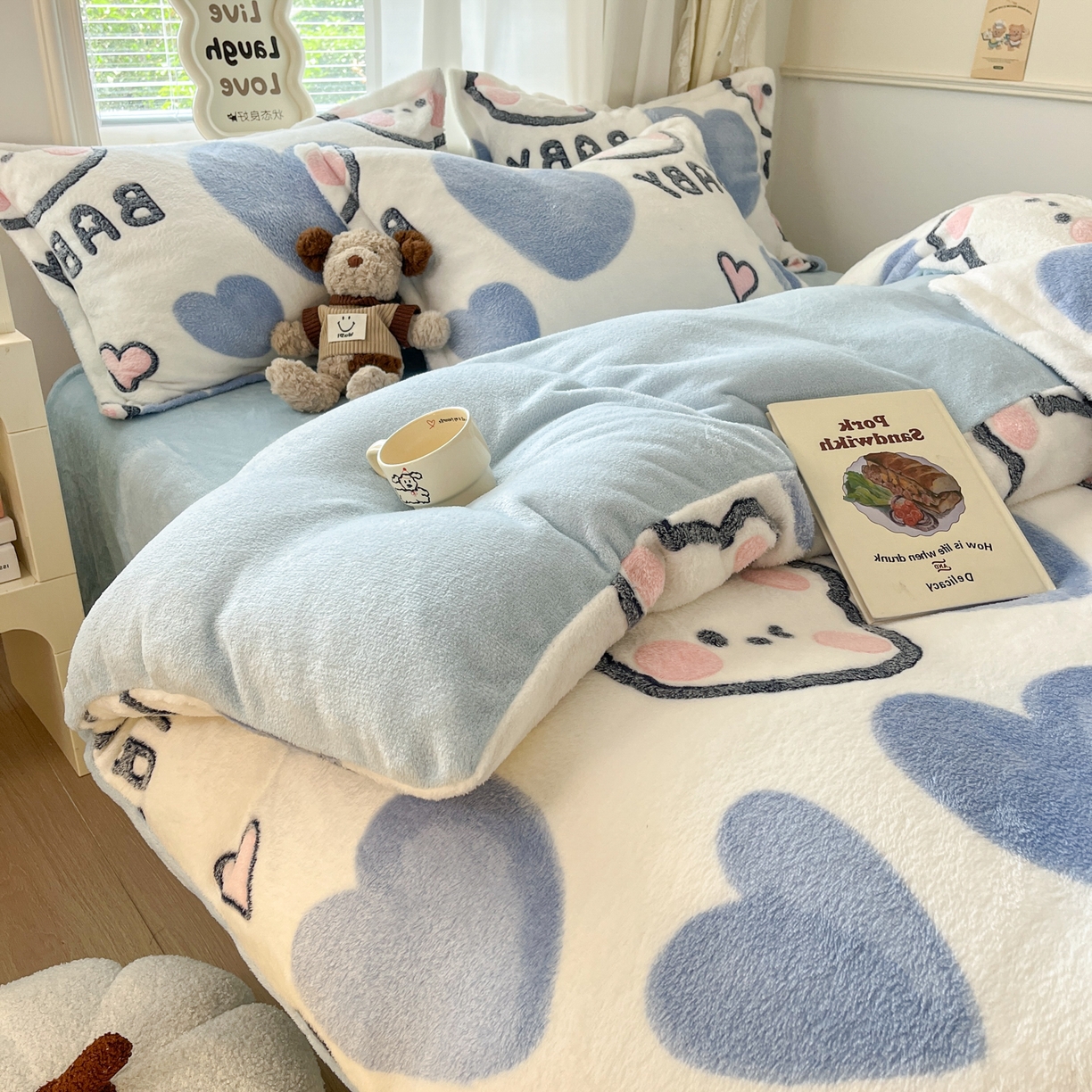 91家纺网 家纺一手货源 找家纺 川悦生活 2025新款立体雪花绒印花大床四件套系列一场景二 可爱熊