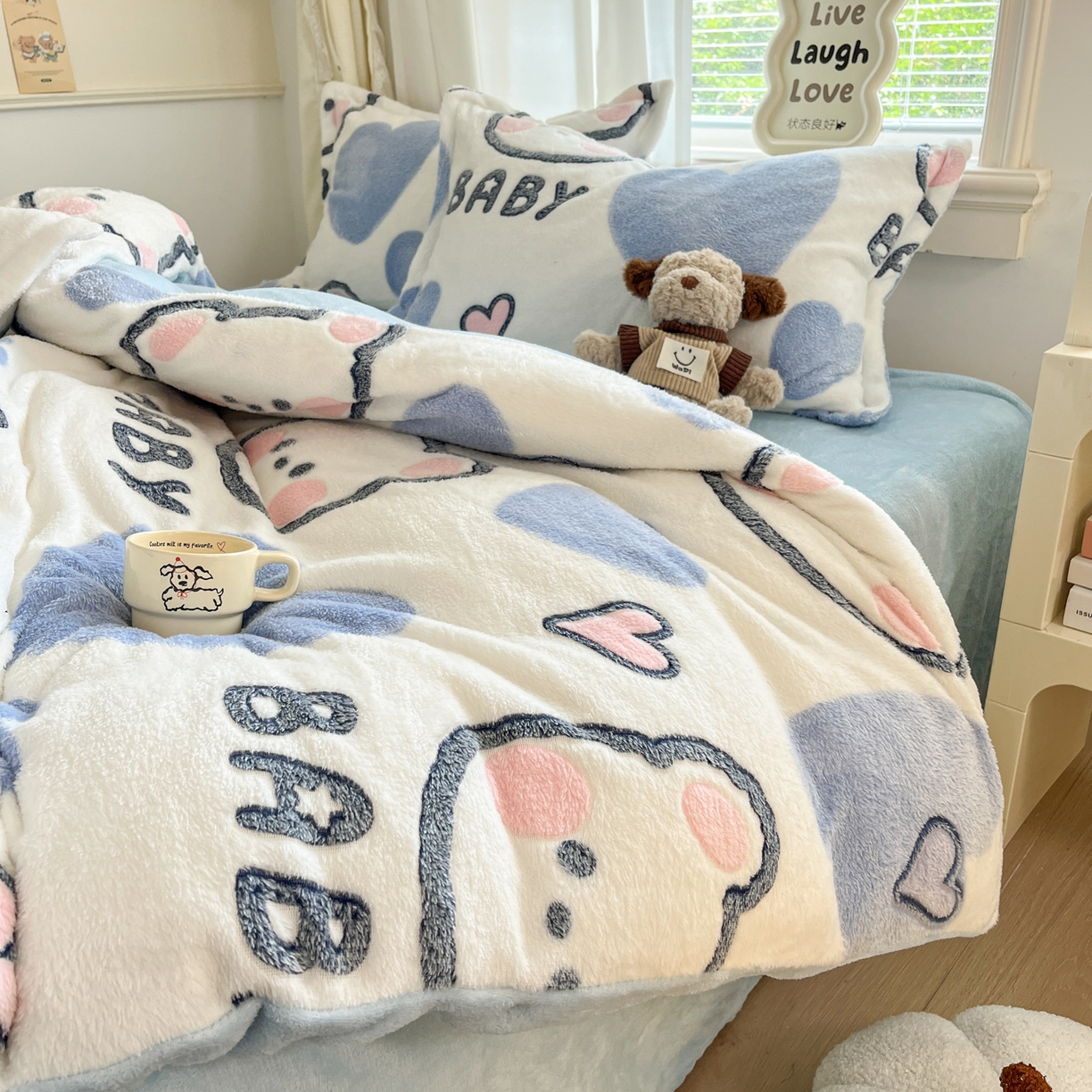 91家纺网 家纺一手货源 找家纺 川悦生活 2025新款立体雪花绒印花大床四件套系列一场景二 可爱熊