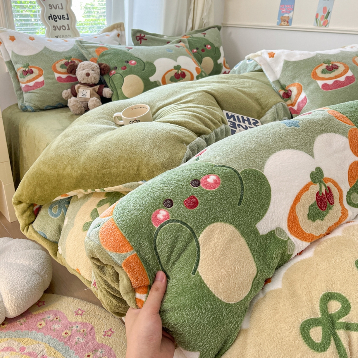 91家纺网 家纺一手货源 找家纺 川悦生活 2025新款立体雪花绒印花大床四件套系列一场景二 甜系龙龙