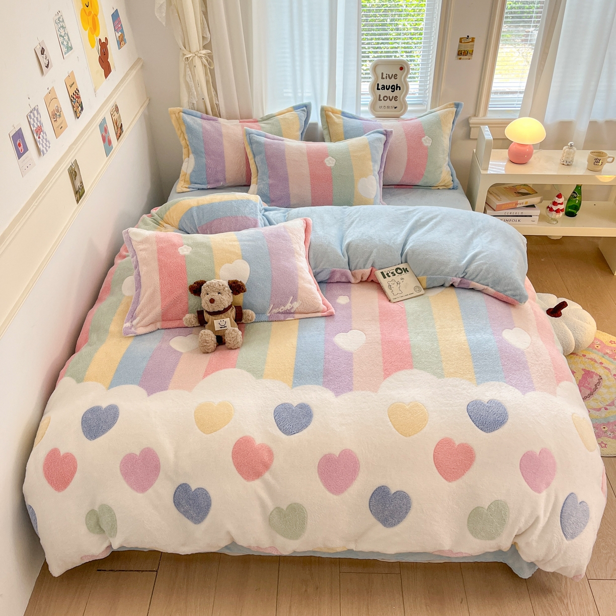 91家纺网 家纺一手货源 找家纺 川悦生活 2025新款立体雪花绒印花大床四件套系列一场景二 彩虹爱心蓝