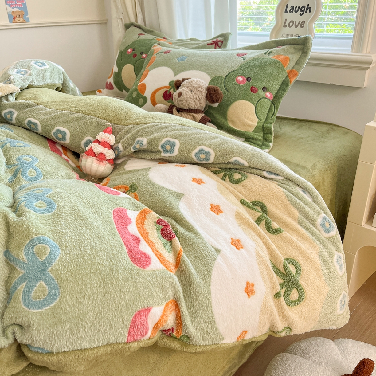 91家纺网 家纺一手货源 找家纺 川悦生活 2025新款立体雪花绒印花大床四件套系列一场景二 甜系龙龙