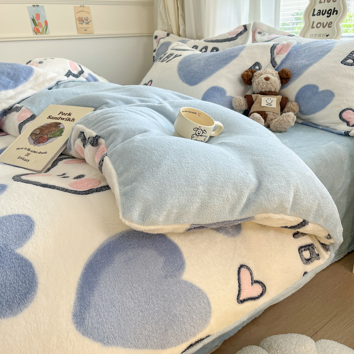 91家纺网 家纺一手货源 找家纺 川悦生活 2025新款立体雪花绒印花大床四件套系列一场景二 可爱熊