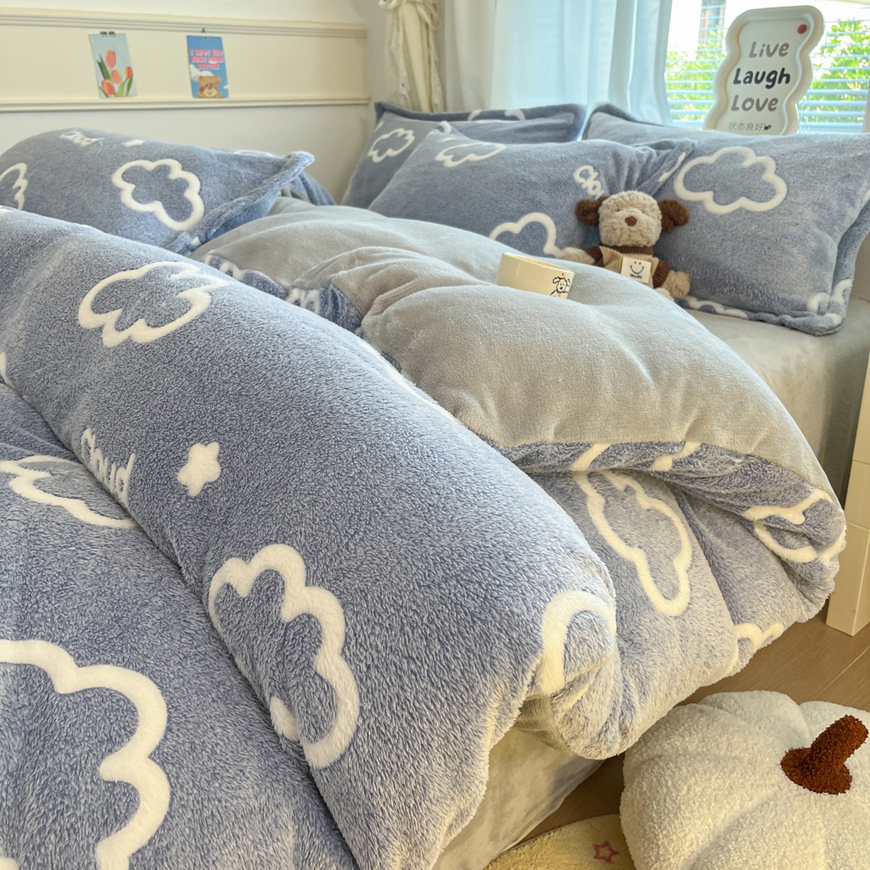 91家纺网 家纺一手货源 找家纺 川悦生活 2025新款立体雪花绒印花大床四件套系列一场景二 奶味云朵