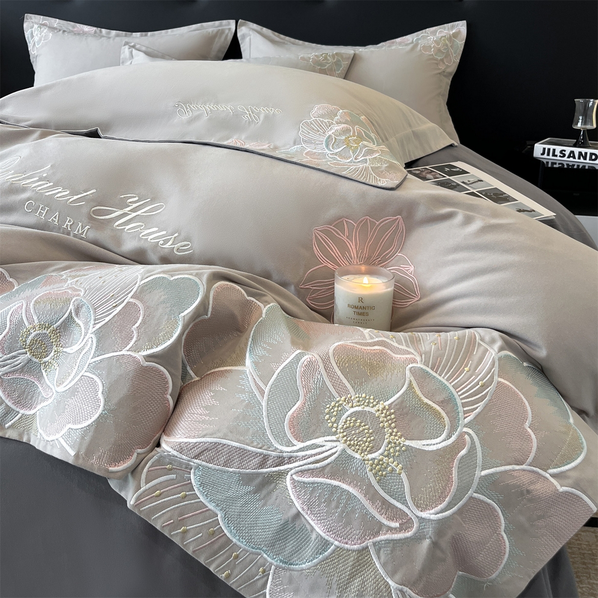 91家纺网 家纺一手货源 找家纺 笙意家纺 2025新款A类全棉磨毛刺绣四件套-秘境系列 秘境-陨石灰+魅影灰