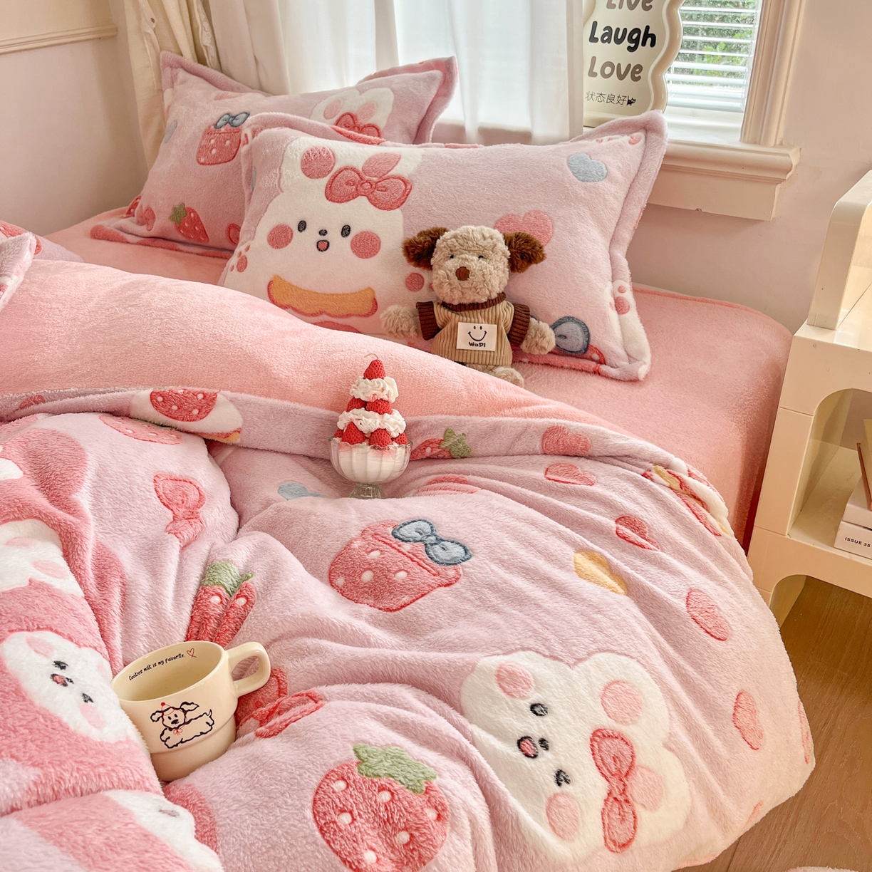 91家纺网 家纺一手货源 找家纺 川悦生活 2025新款立体雪花绒印花大床四件套系列一场景二 幸福甜兔