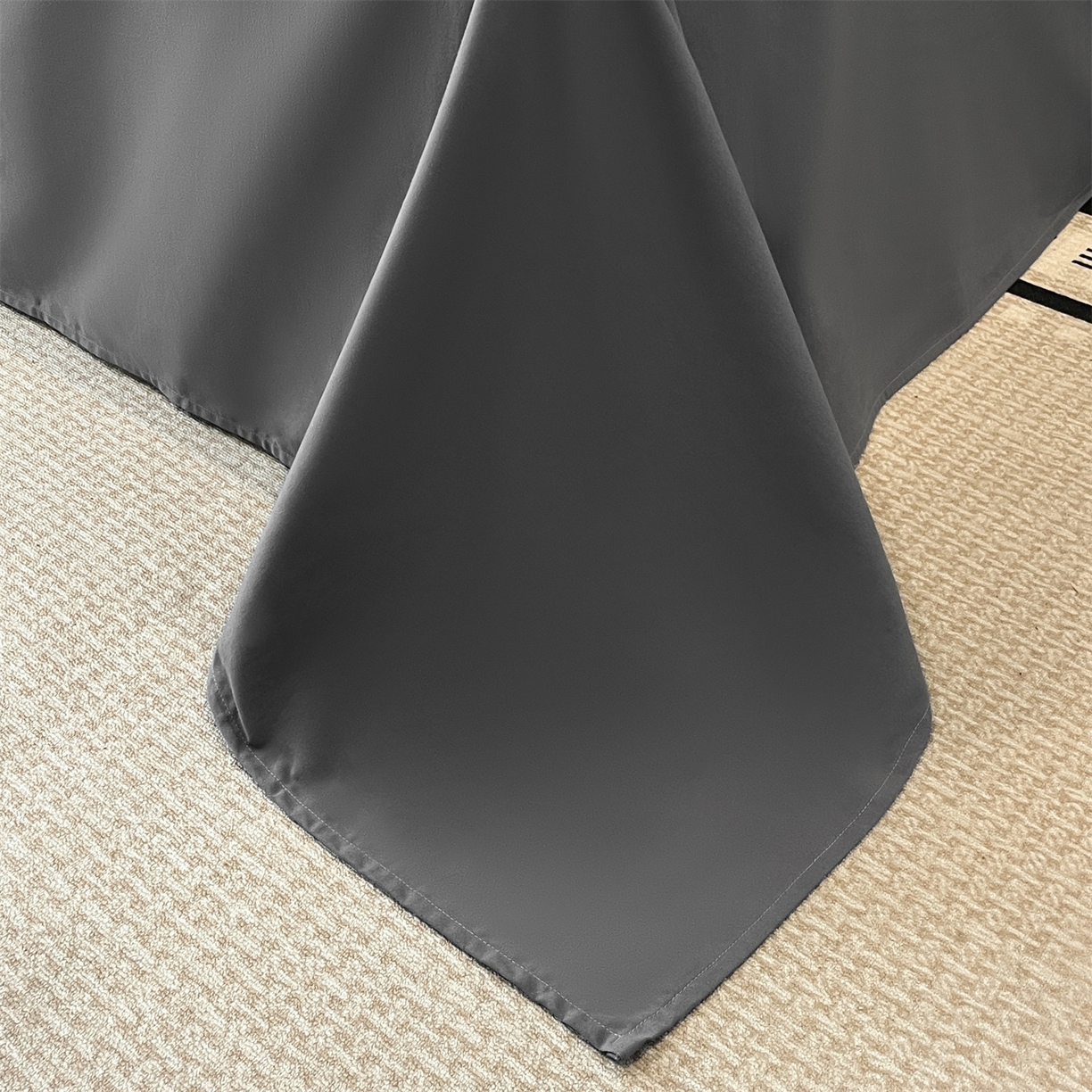 91家纺网 家纺一手货源 找家纺 笙意家纺 2025新款A类全棉磨毛刺绣四件套-秘境系列 秘境-陨石灰+魅影灰