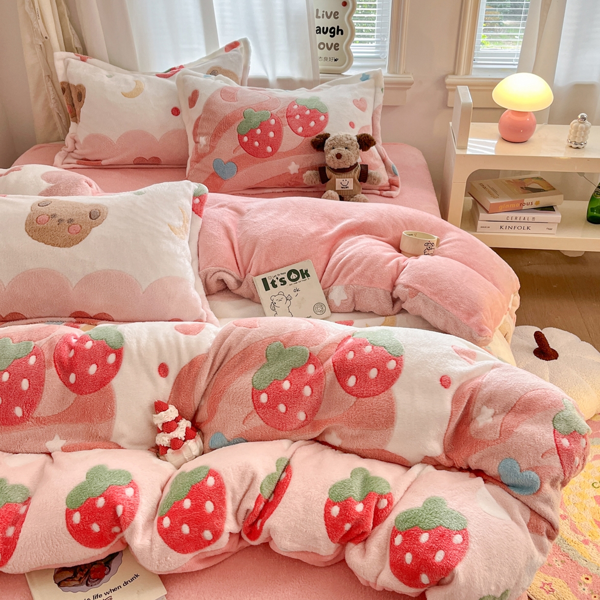 91家纺网 家纺一手货源 找家纺 川悦生活 2025新款立体雪花绒印花大床四件套系列一场景二 冰激凌小熊