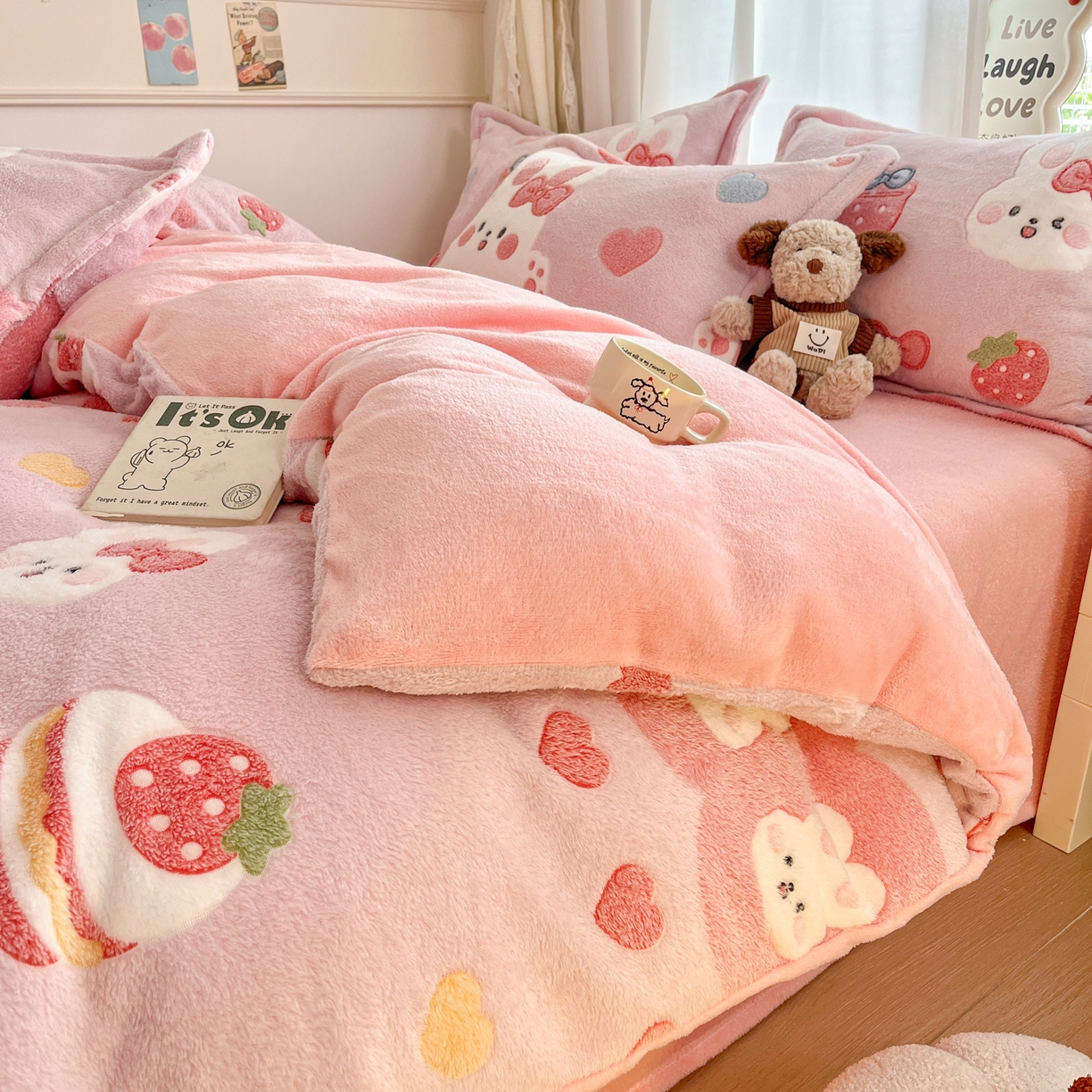 91家纺网 家纺一手货源 找家纺 川悦生活 2025新款立体雪花绒印花大床四件套系列一场景二 幸福甜兔