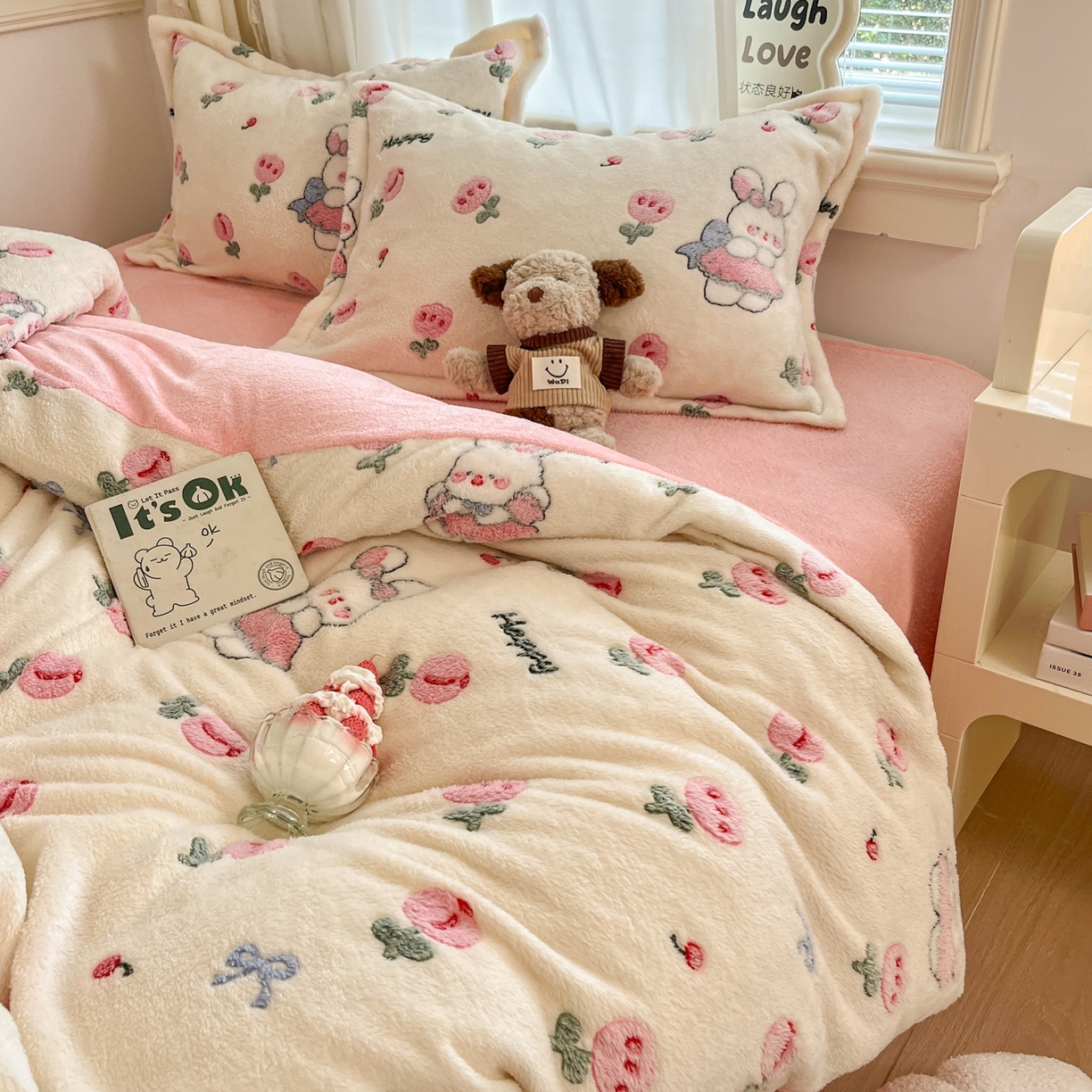 91家纺网 家纺一手货源 找家纺 川悦生活 2025新款立体雪花绒印花大床四件套系列一场景二 郁金奶兔