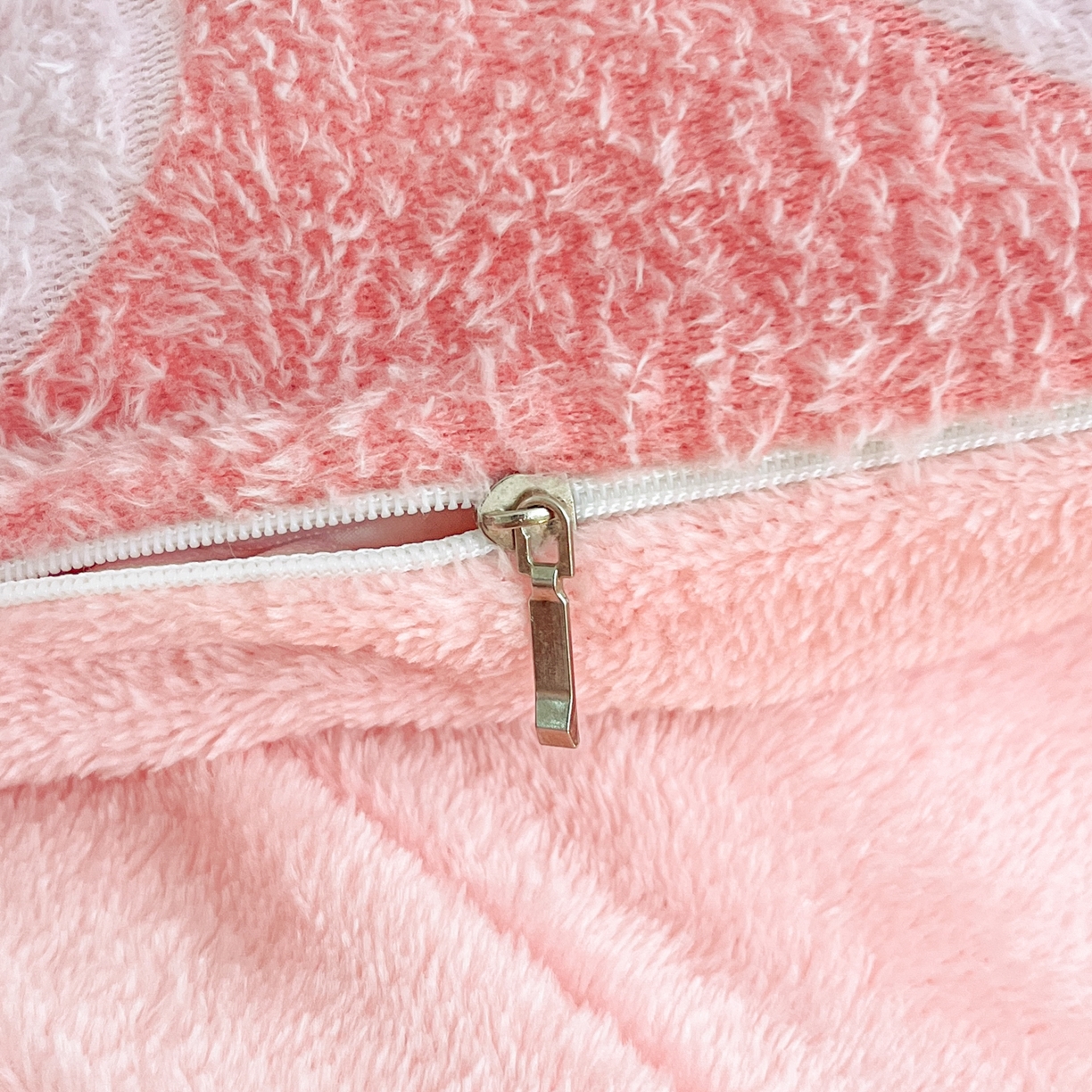 91家纺网 家纺一手货源 找家纺 川悦生活 2025新款立体雪花绒印花大床四件套系列一场景二 幸福甜兔