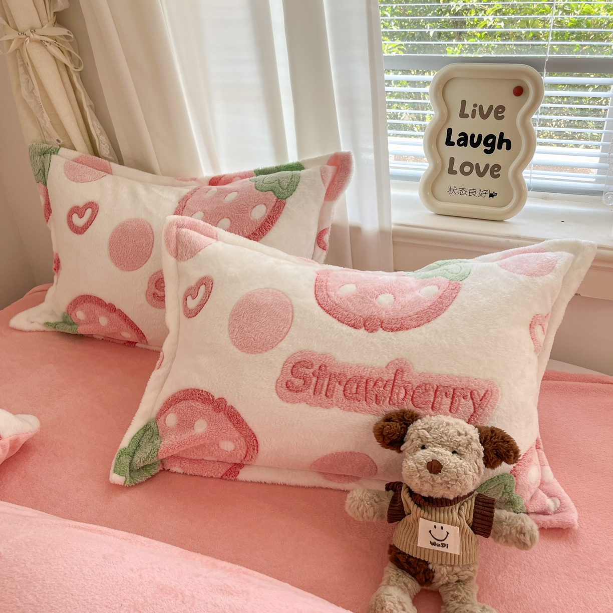 91家纺网 家纺一手货源 找家纺 川悦生活 2025新款立体雪花绒印花大床四件套系列一场景二 啵啵草莓