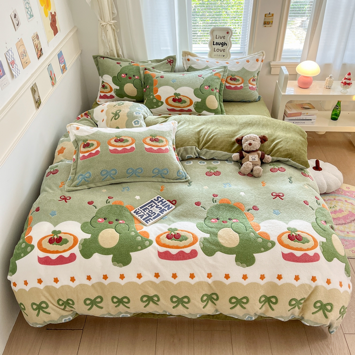 川悦生活 2025新款立体雪花绒印花大床四件套系列一场景二 甜系龙龙