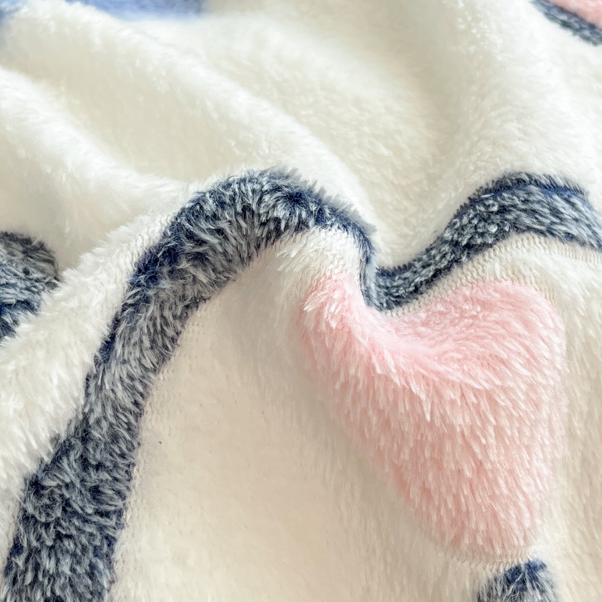 91家纺网 家纺一手货源 找家纺 川悦生活 2025新款立体雪花绒印花大床四件套系列一场景二 可爱熊