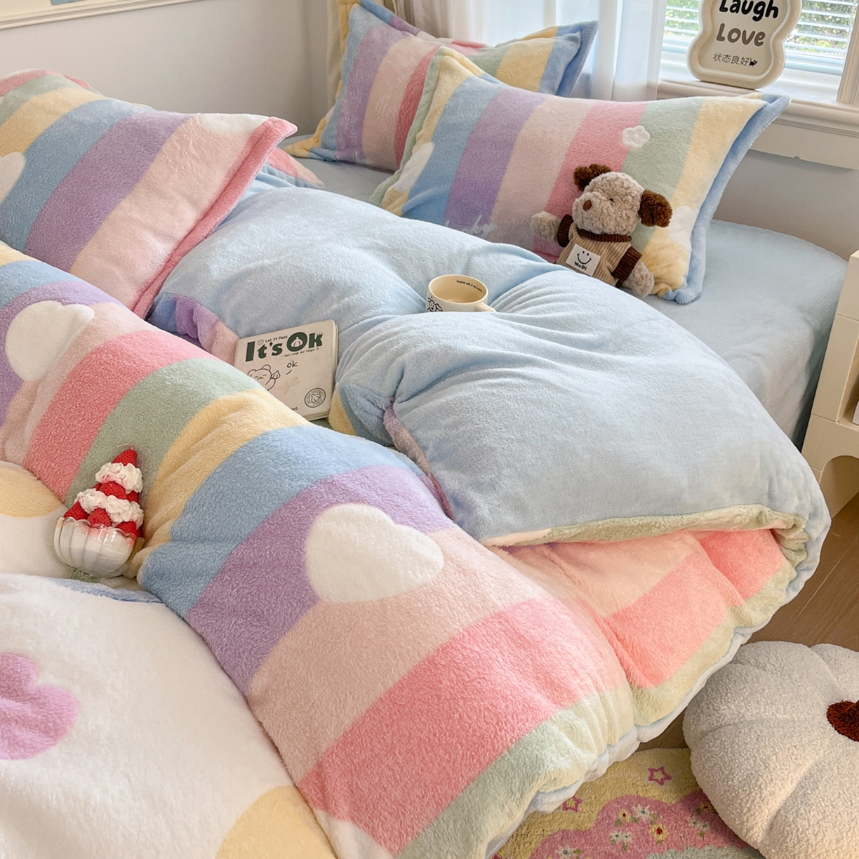 91家纺网 家纺一手货源 找家纺 川悦生活 2025新款立体雪花绒印花大床四件套系列一场景二 彩虹爱心蓝