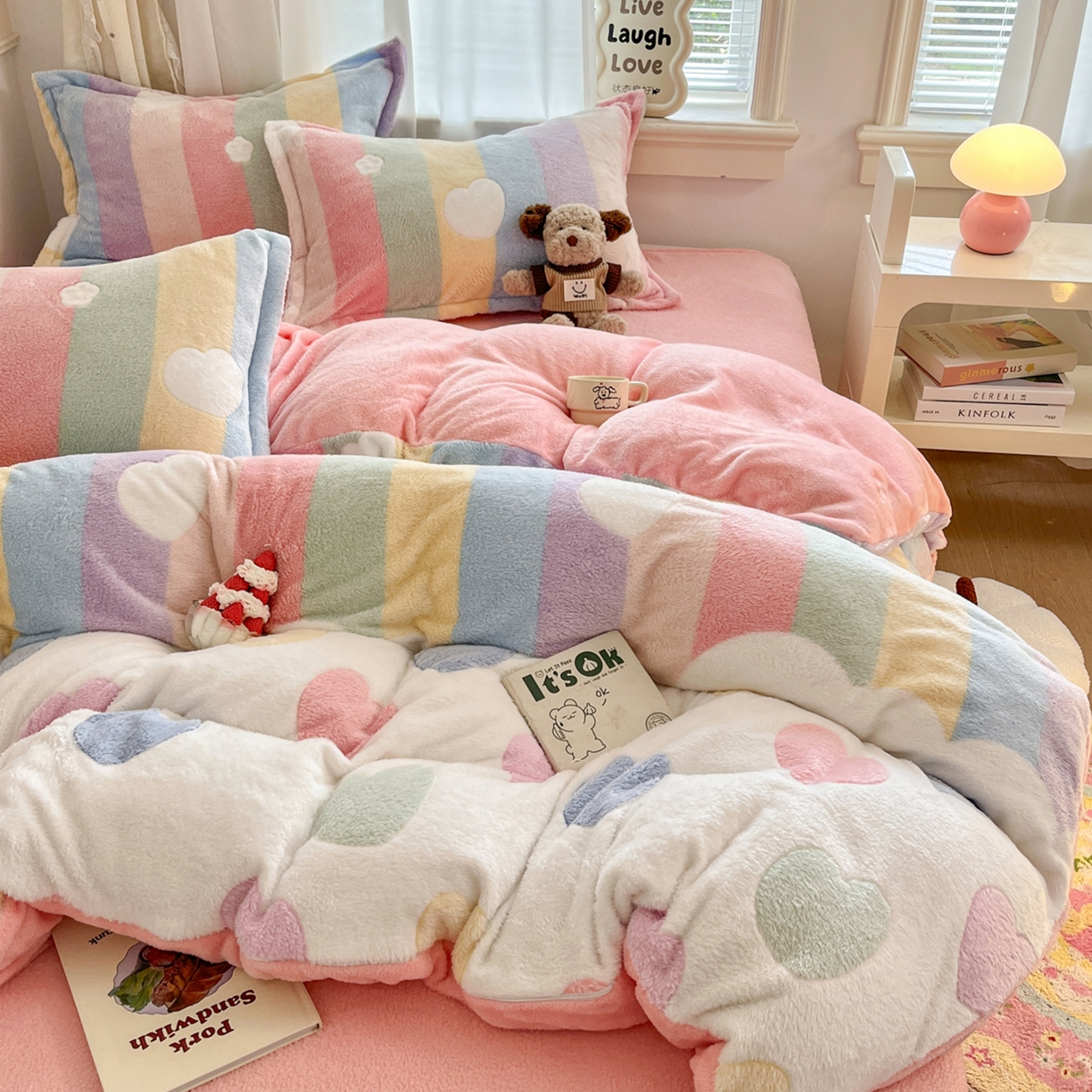 91家纺网 家纺一手货源 找家纺 川悦生活 2025新款立体雪花绒印花大床四件套系列一场景二 彩虹爱心粉