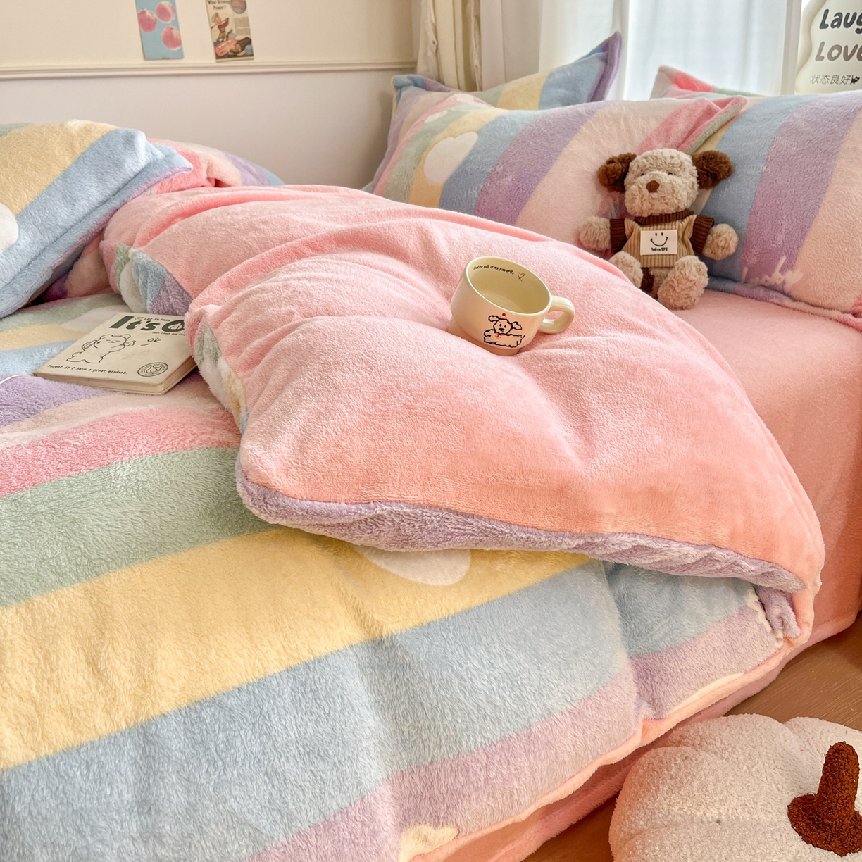 91家纺网 家纺一手货源 找家纺 川悦生活 2025新款立体雪花绒印花大床四件套系列一场景二 彩虹爱心粉