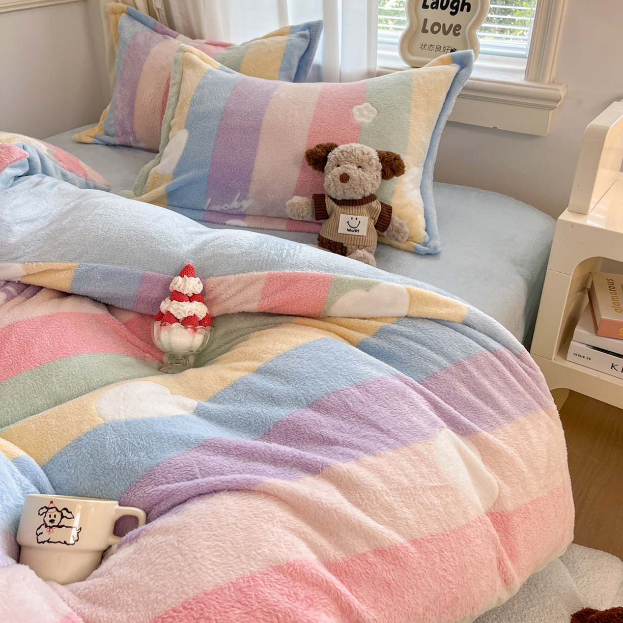 91家纺网 家纺一手货源 找家纺 川悦生活 2025新款立体雪花绒印花大床四件套系列一场景二 彩虹爱心蓝