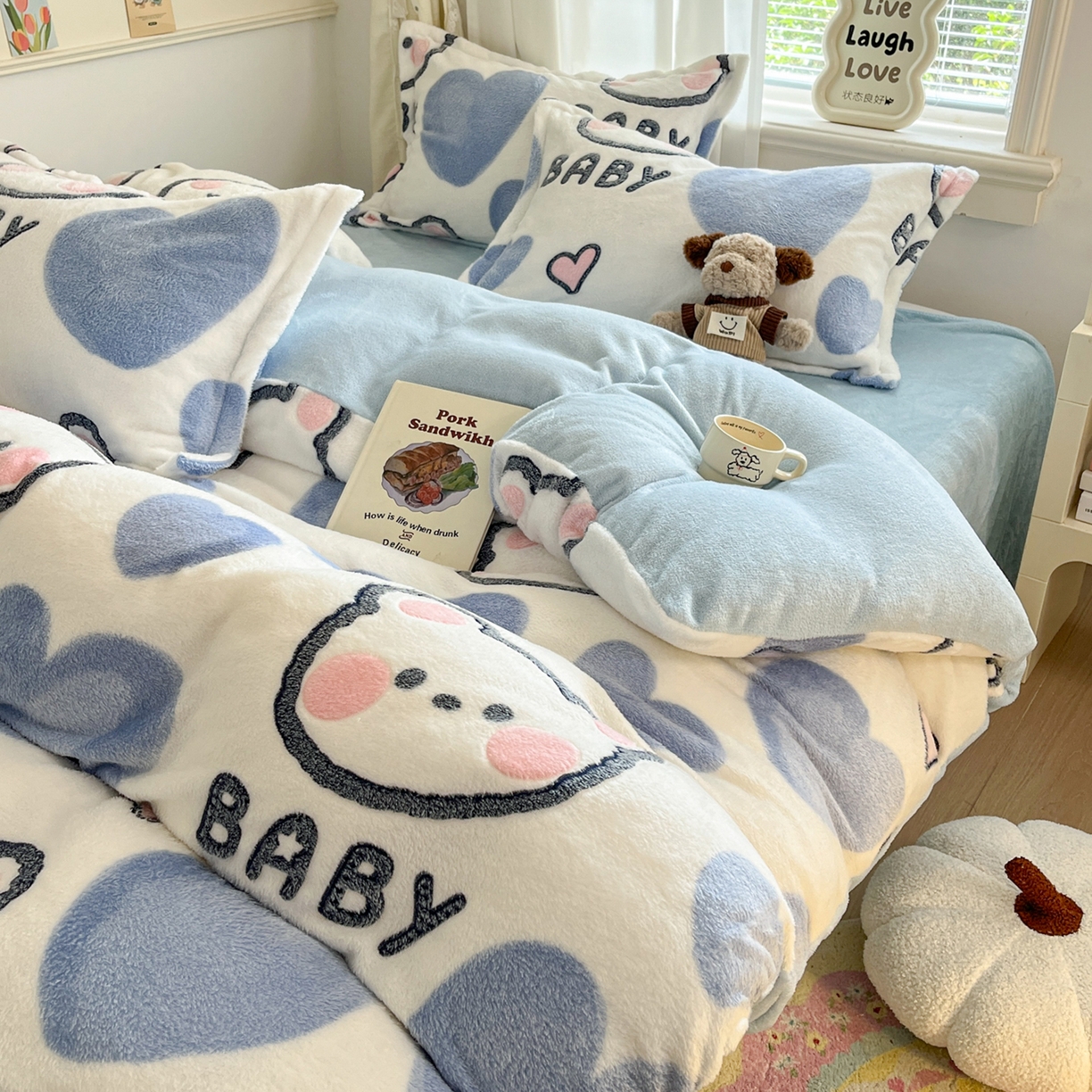 91家纺网 家纺一手货源 找家纺 川悦生活 2025新款立体雪花绒印花大床四件套系列一场景二 可爱熊