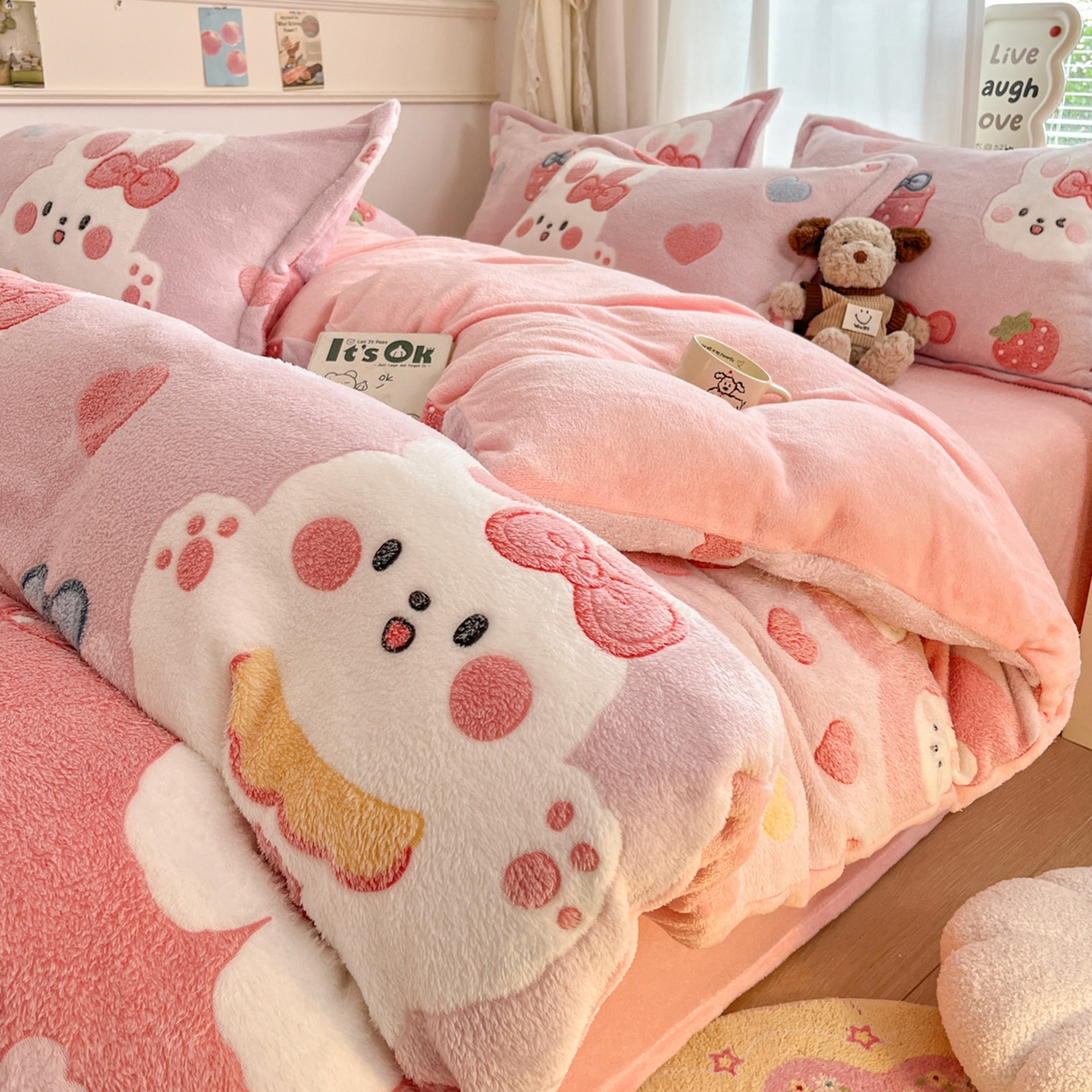 91家纺网 家纺一手货源 找家纺 川悦生活 2025新款立体雪花绒印花大床四件套系列一场景二 幸福甜兔